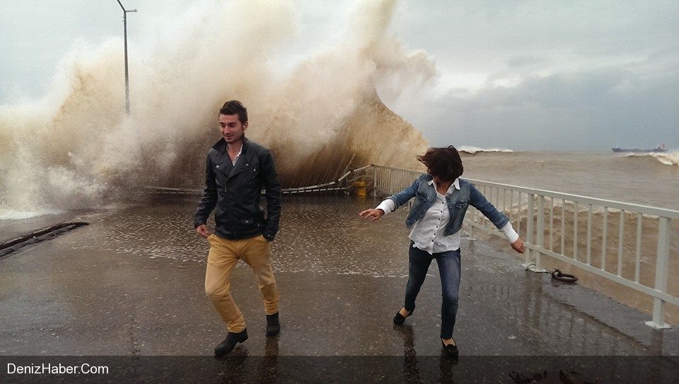 Deniz Arhavi Çevre yolunu aldı..